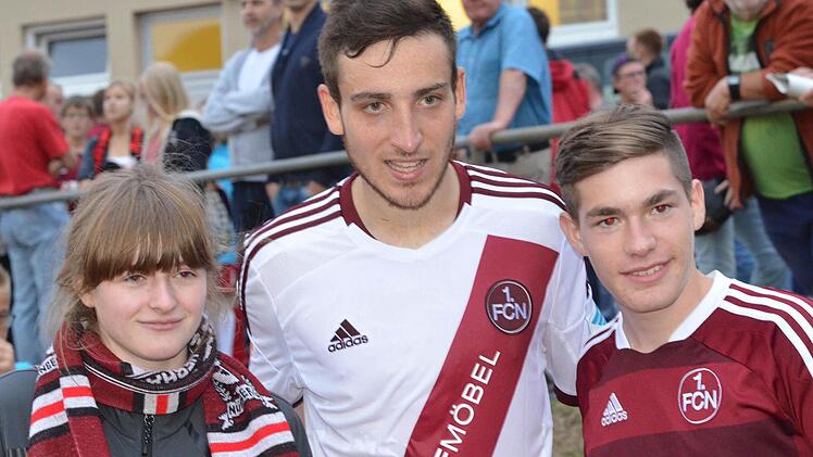 Impressionen vom Spiel des 1. FC Nürnberg (weiße Trikots) gegen die Würzburger Kickers (2:2). Foto: Jürgen Schmitt