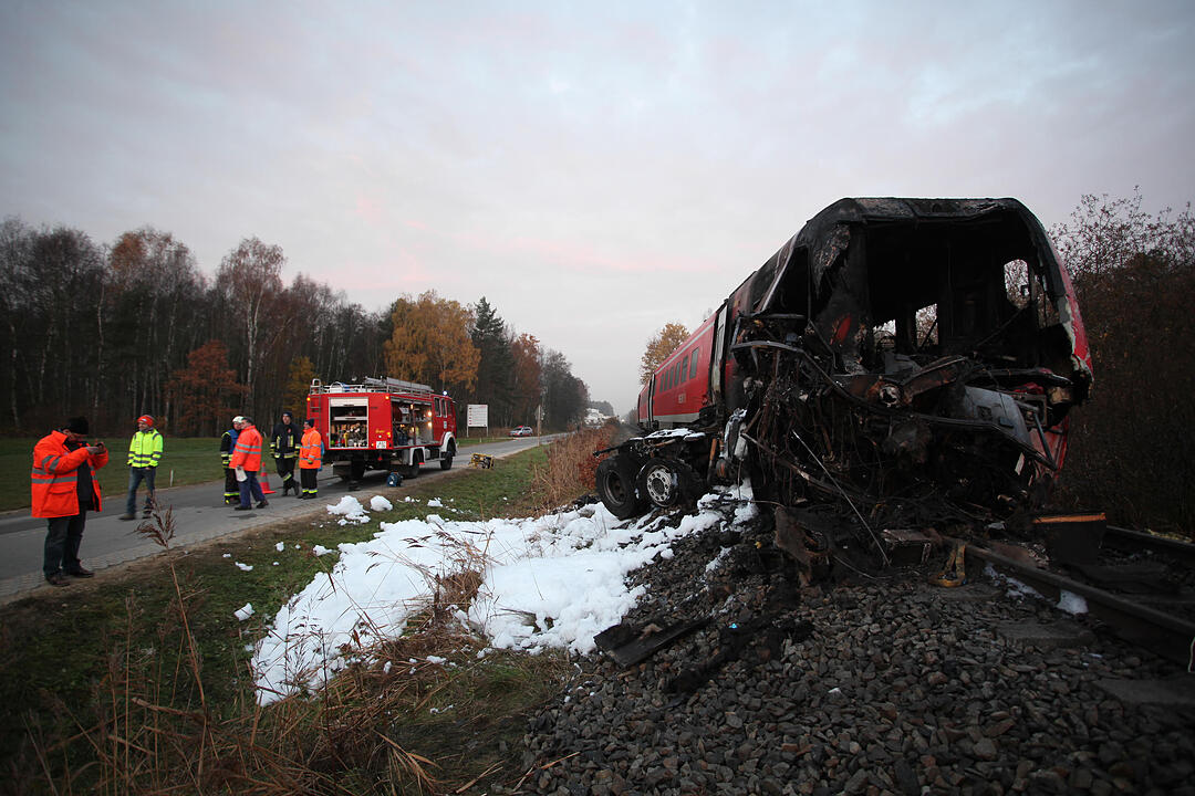 Tagbilder: Zugunglück in der Oberpfalz