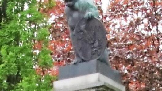 Das Kriegerdenkmal an der Klosterstraße.  Fotos: Josef Hofbauer