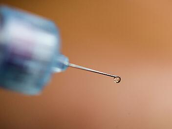 Kassiererin mit Spritze bedroht &ndash; T&auml;ter fl&uuml;chtet mit Beute