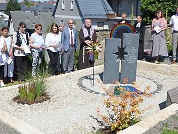 Die neu angelegte Sternenkinder-Gedenkstätte auf dem Marktleugaster Friedhof Foto: Klaus-Peter Wulf