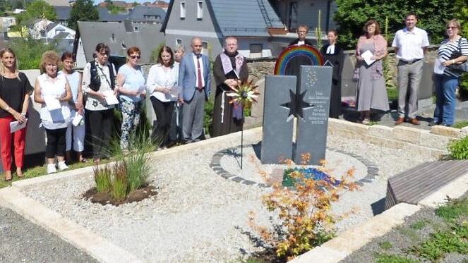 Die neu angelegte Sternenkinder-Gedenkstätte auf dem Marktleugaster Friedhof Foto: Klaus-Peter Wulf