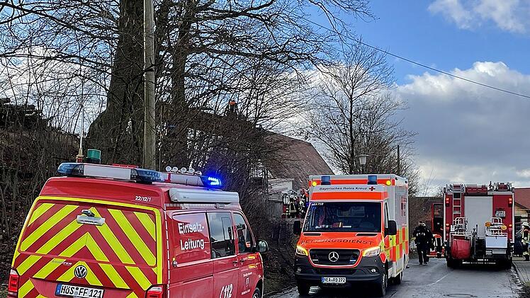 Höchstadt an der Aisch: Feuerwehr und Hubschrauber retten Verletzten von Dach