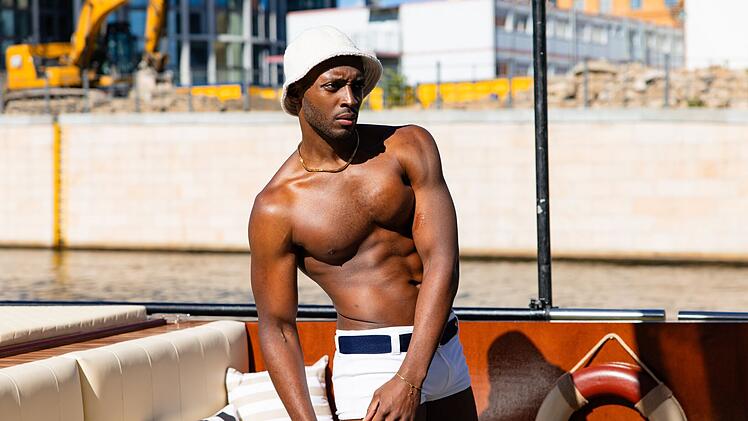 Godfreys Posen sind dem Fotografen zu unentspannt.