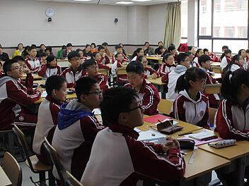 In China tragen alle Schüler eine Schuluniform, die bequem wie ein Jogginganzug ist.  Foto: privat