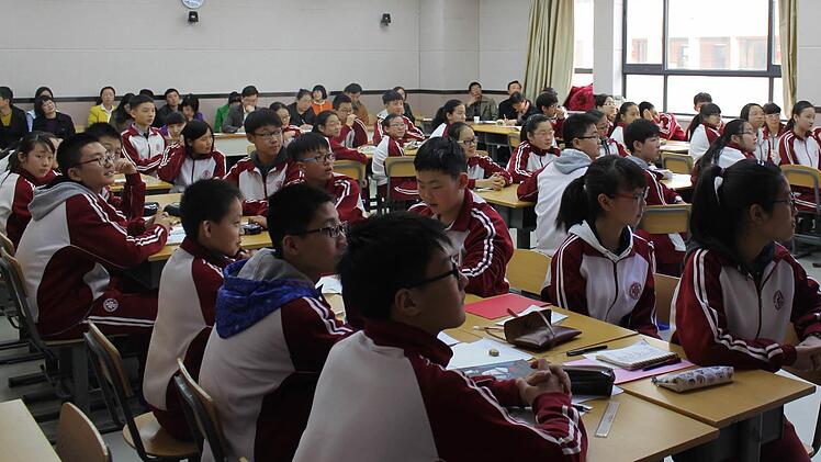 In China tragen alle Schüler eine Schuluniform, die bequem wie ein Jogginganzug ist.  Foto: privat