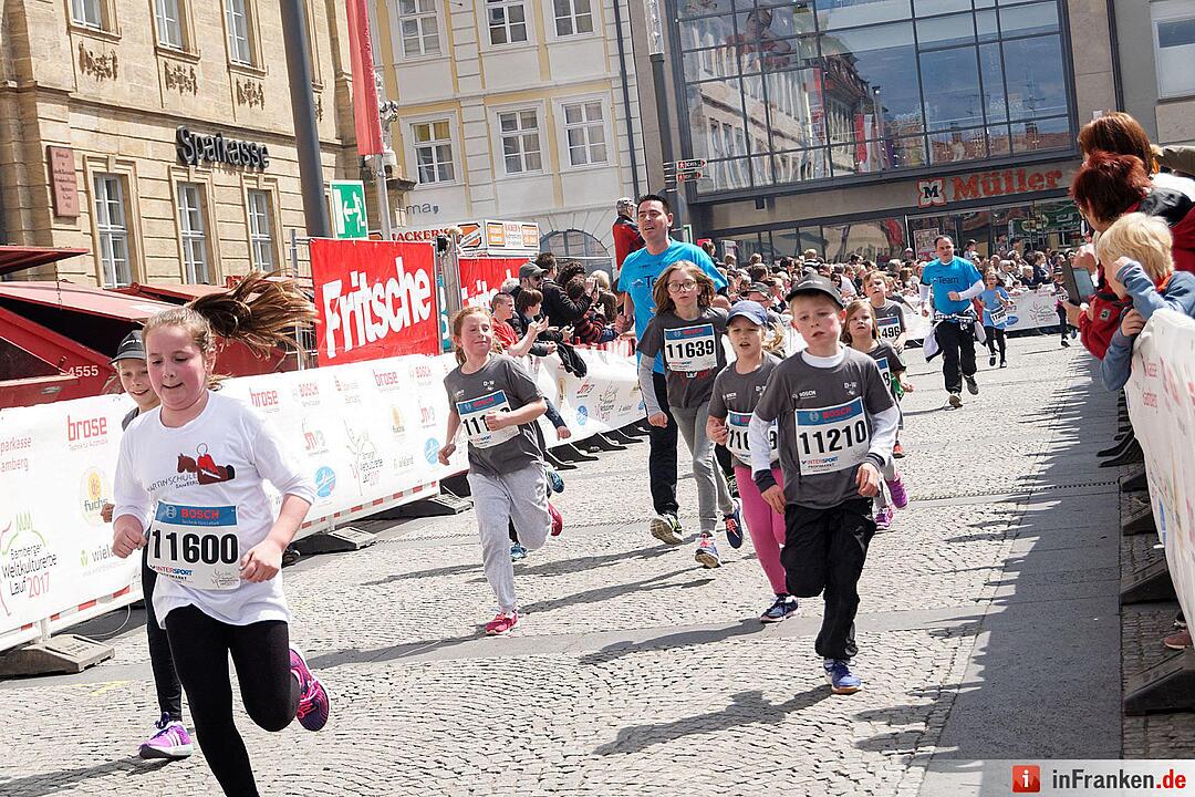 Weltkulturerbelauf 2017 in Bamberg: Der Zieleinlauf am Maxplatz