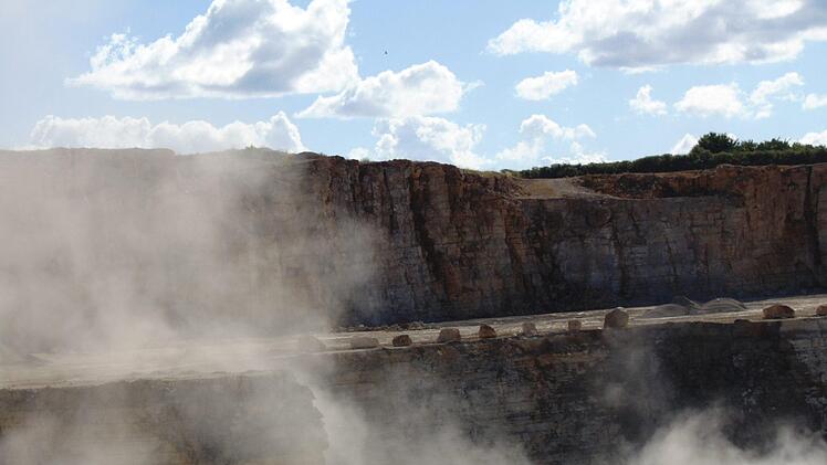 Die Sprengung war erfolgreich. Foto: Petra Malbrich