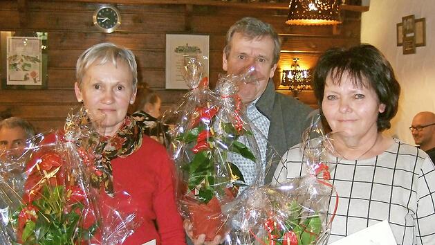 Ehrung f&uuml;r 40 Jahre Mitgliedschaft, von links Roswitha Hofmann, Josef Schnapp, Marita Dorsch Foto: privat