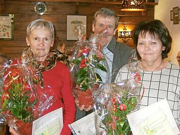 Ehrung für 40 Jahre Mitgliedschaft, von links Roswitha Hofmann, Josef Schnapp, Marita Dorsch Foto: privat
