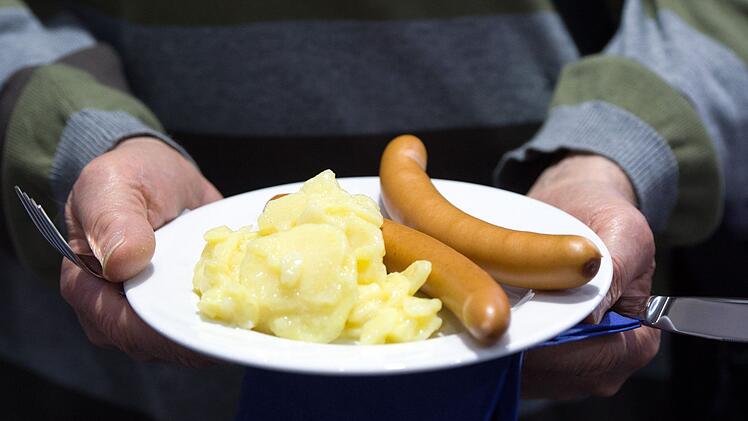 Würstchen mit Kartoffelsalat