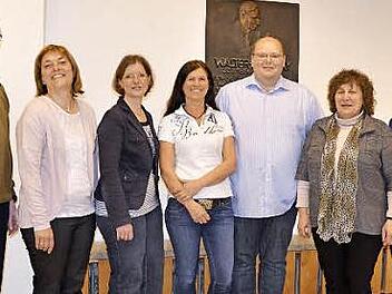 Im Vorstand des neuen Fördervereins der Schottky-Schule sind v.l. Thomas Kluck, Sabine Friedrich, Annette Forster-Sennefelder, Petra Zeißler, Jens Götz, Elisabeth Gröbel und Anna-Maria Bieger. Foto: Wilfried Roppelt