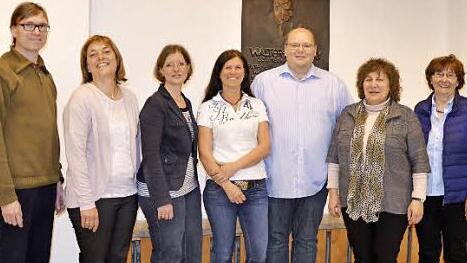 Im Vorstand des neuen Fördervereins der Schottky-Schule sind v.l. Thomas Kluck, Sabine Friedrich, Annette Forster-Sennefelder, Petra Zeißler, Jens Götz, Elisabeth Gröbel und Anna-Maria Bieger. Foto: Wilfried Roppelt