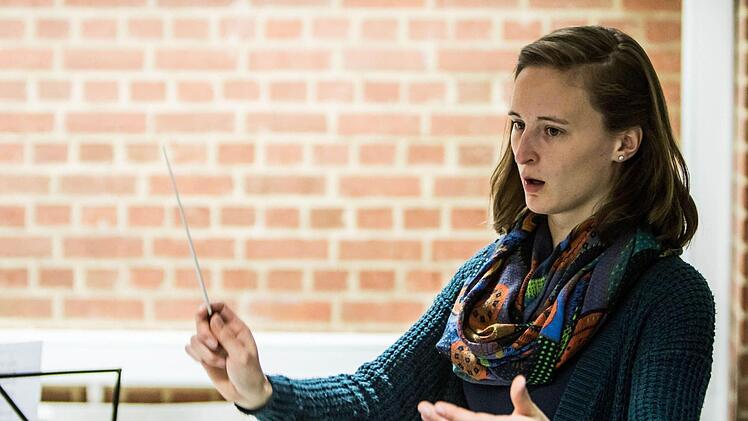 Lena Wegener probt mit dem Musikverein Rödental für das gemeinsame Weihnachtskonzert mit dem Jugendorchester Rödental.Foto: Jochen Berger