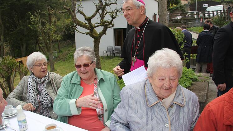 Ein großes Fest war die Einweihung des sanierten Pfarrhauses mit Erzbischof Ludwig Schick für die Pfarrei zu Unserer Lieben Frau. Foto: Sonny Adam