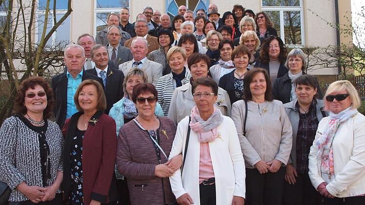 50 Jahre liegt die Erstkommunion dieser Frauen und Männer zurück.