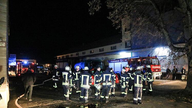 Am Samstagabend brach aus noch ungeklärter Ursache ein Feuer auf dem Gelände einer Brauerei in Neunkirchen am Sand (Kreis Nürnberger Land) aus. Foto: News5/Merzbach
