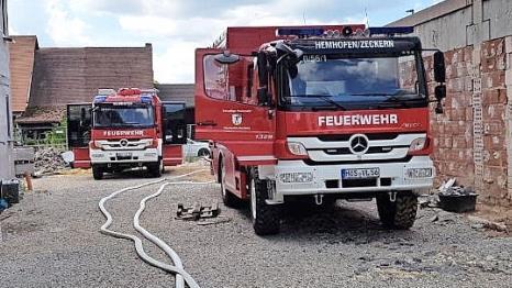 Vor einem Jahr hatte die Feuerwehr Hemhofen-Zeckern alle H&auml;nde voll zu tun. Extrem starke Regenf&auml;lle &uuml;berfluteten die Orte.  Foto: Herwig Korza