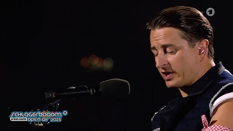 Im stillen, klangvollen Gedenken: Andreas Gabalier sang seine schönste Ballade für die Opfer von Graz und deren Hinterbliebene.