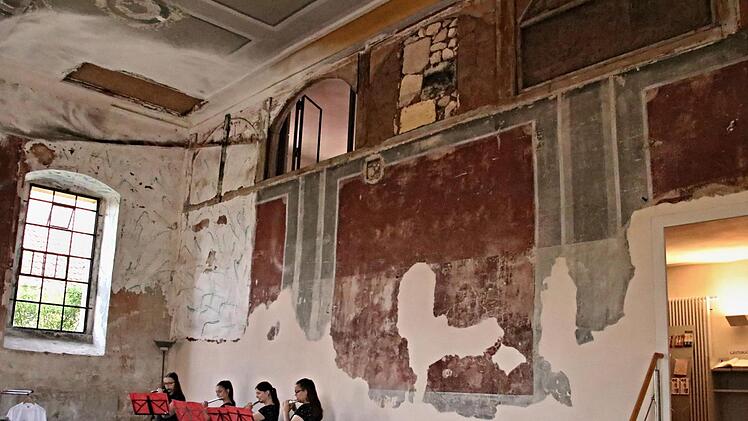 Das Querflötenensemble aus Baunach begleitete im Raum des ehemaligen Lehrerzimmers im Erdgeschoss der Synagoge die Feierstunde zum 25jährigen Bestehen des Fördervereins Synagoge Memmelsdorf. Helmut Will