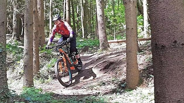 Mountainbiker haben Gefallen gefunden am Terrain des Kreuzbergs bei D&ouml;rfleins.  Foto: privat