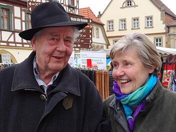 Gusti und Gerhard Lütke aus Ebern genossen den Sonntag.