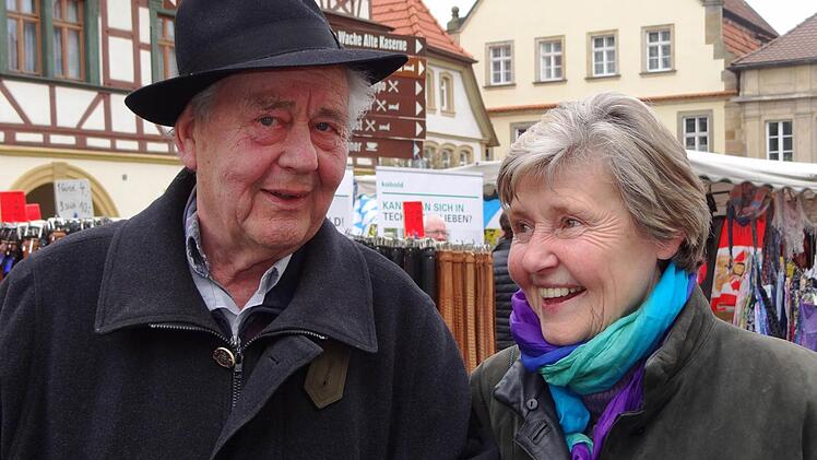 Gusti und Gerhard Lütke aus Ebern genossen den Sonntag.