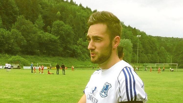 Oliver Seybold vom FSV-Erlangen-Bruck muss im Trikot der Wolfsberger spielen.  Foto: L. Hühnlein