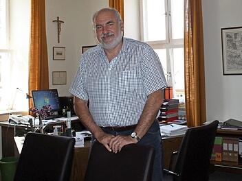Roland Kauper in seinem Amtszimmer im Rathaus Foto: Sebastian Martin/Archiv
