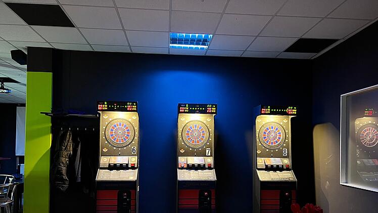 Höchstadt: Stammgäste übernehmen "Bistro-Café-Treff" - junges Paar in ungewohnter Rolle