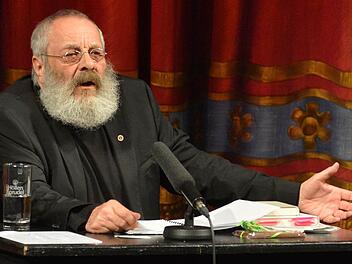 Harry Rowohlt las, rezitierte, sang und erzählte im Bamberger E.T.A.-Hoffmann-Theater. Fotos: Ronald Rinklef