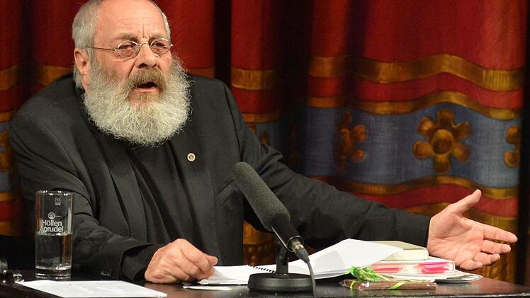 Harry Rowohlt las, rezitierte, sang und erzählte im Bamberger E.T.A.-Hoffmann-Theater. Fotos: Ronald Rinklef