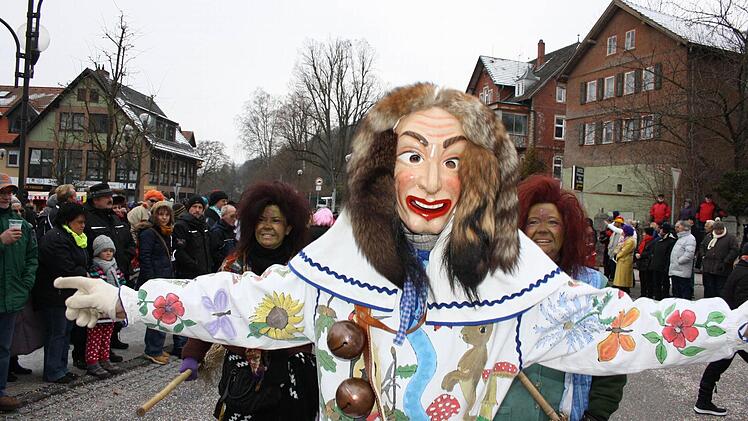 Im Fasching sollen mit hässlichen Fratzen nicht nur der Winter, sondern auch Hexen und böse Geister ausgetrieben werden. Dieses Bild entstand beim Faschingszug 2013 in Bad Brückenau. Foto: Ralf Ruppert