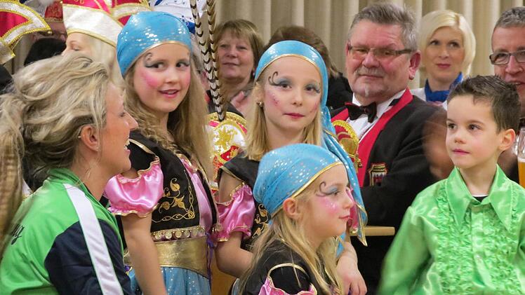 Die Dancing Kids kurz vor dem Auftritt