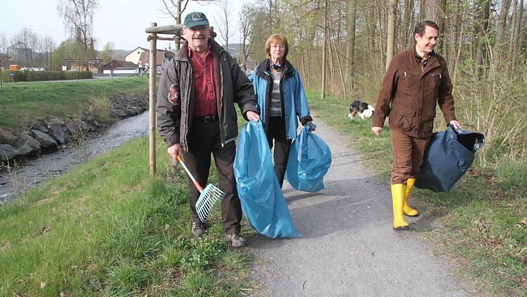 Sepp und Hilde Madl gingen mit Bürgermeister Roland Wolfrum auf Patrouille.