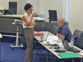 Der Angeklagte Alexander L. mit seiner Verteidigerin Katharina Rausch  Foto: Gertrud Glössner-Möschk
