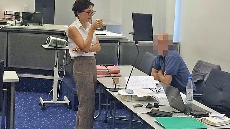 Der Angeklagte Alexander L. mit seiner Verteidigerin Katharina Rausch  Foto: Gertrud Glössner-Möschk