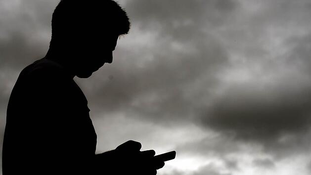 Handy-Akkus seien inzwischen an der Grenze ihrer Leistungsf&auml;higkeit angelangt. Symbolbild: Sebastian Gollnow/dpa