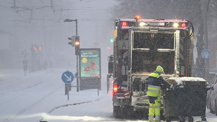 M&uuml;llabfuhr in Franken wegen Schnee-Chaos nicht &uuml;berall im Einsatz