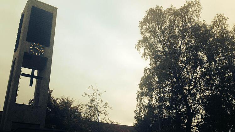 Dämmerung: Die verwaiste Kirche in Oberwildflecken wird bald Geschichte sein. Foto: Sebastian Schmitt-Mathea