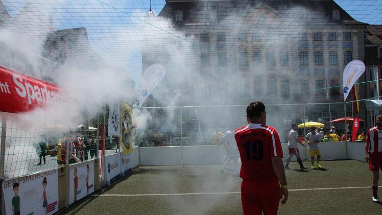 Impressionen vom Jubiläumsturnier des FC FED Olé auf dem Coburger Marktplatz.Oliver Schmidt