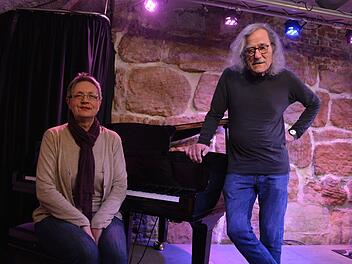 Die beiden Vorsitzenden des Bamberger Jazzclubs, Marianne Benz und Peter Makowsky im JazzkellerFoto: Andreas Thamm