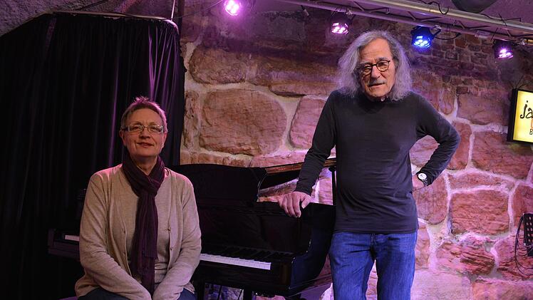 Die beiden Vorsitzenden des Bamberger Jazzclubs, Marianne Benz und Peter Makowsky im JazzkellerFoto: Andreas Thamm