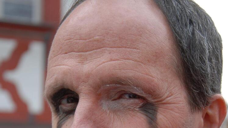 Bernhard Wilfer mit grimmigem Blick: 2012 gehörte der SPD-Stadtrat (auch heuer  Kandidat) noch der Hauptendorfer Bürgerliste an.