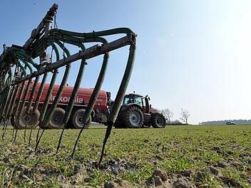 Ewiger Streitfall: Der Umgang mit der Düngeverordnung fällt insbesondere Landwirten in den trockenen nordbayerischen Regionen schwer. Deshalb wünscht sich BBV-Kreisobmann Martin Flohrschütz ein Gespräch - am liebsten mit Ministerpräsident Markus Söder, aber zumindest mit Landwirtschaftsministerin Michaela Kaniber.