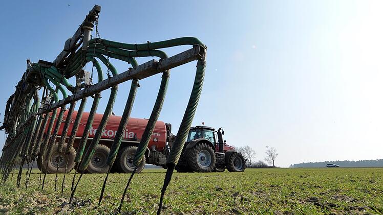 Ewiger Streitfall: Der Umgang mit der Düngeverordnung fällt insbesondere Landwirten in den trockenen nordbayerischen Regionen schwer. Deshalb wünscht sich BBV-Kreisobmann Martin Flohrschütz ein Gespräch - am liebsten mit Ministerpräsident Markus Söder, aber zumindest mit Landwirtschaftsministerin Michaela Kaniber.
