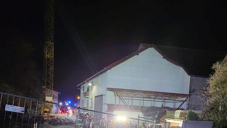 Schonungen: Gemeindeteil drohte zu überschwemmen - mehrere Feuerwehren im Einsatz