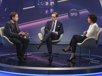 Kevin K&uuml;hnert (links) und Philipp Amthor diskutierten bei Sandra Maischberger.