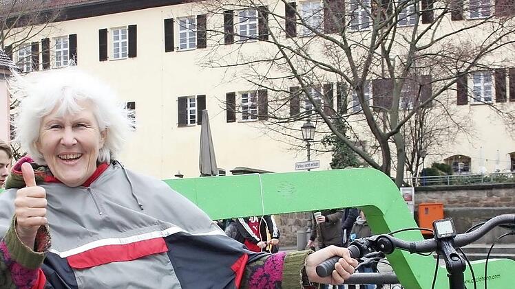 Umtriebige grüne Stadträtin: Retta Müller-Schimmel bei der Freitagsdemo im März  Foto: Bernhard Panzer