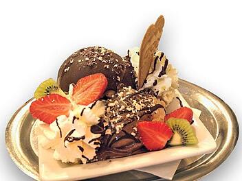 Die Eissorten sind in diesem Jahr vielf&auml;ltig wie noch nie - hier eine Steinpilz-Schale der Kulmbacher Eisdiele San Remo.Peter M&uuml;ller